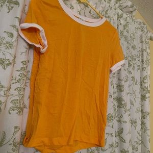 yellow/orange tee